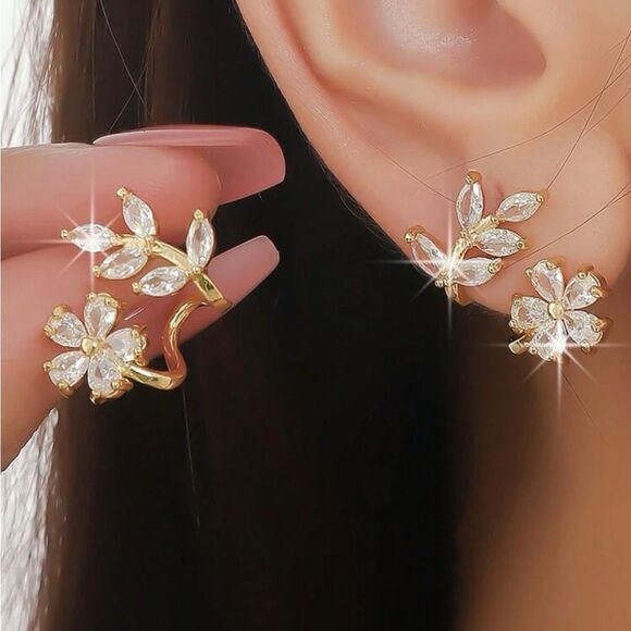 Jewelry - Gold Rhinestone Flower Earrings